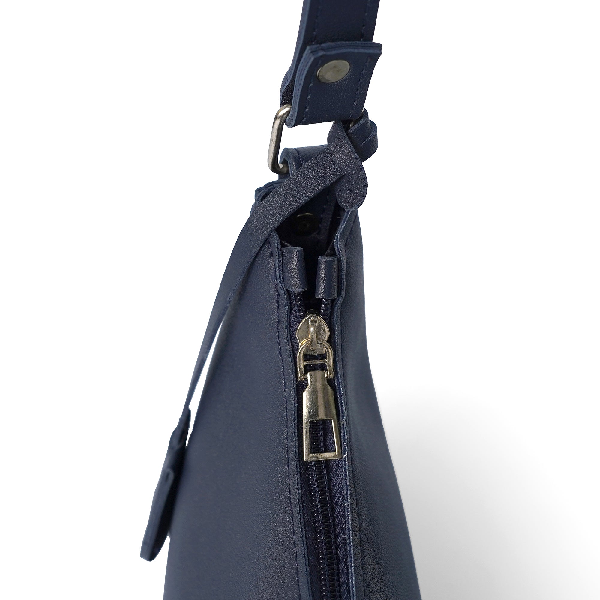 Detailed view of blue shoulder bag with Handle Fitting