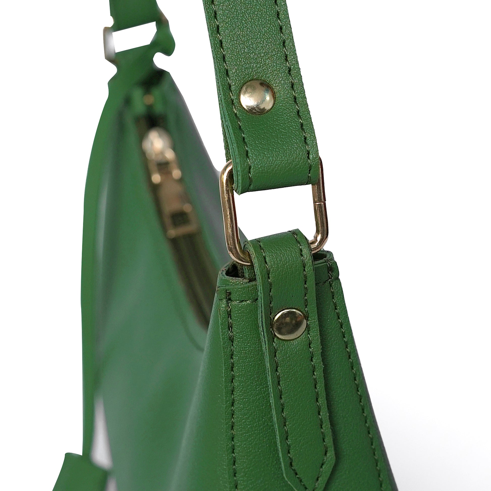 Green shoulder bag with zip closure and sleek design