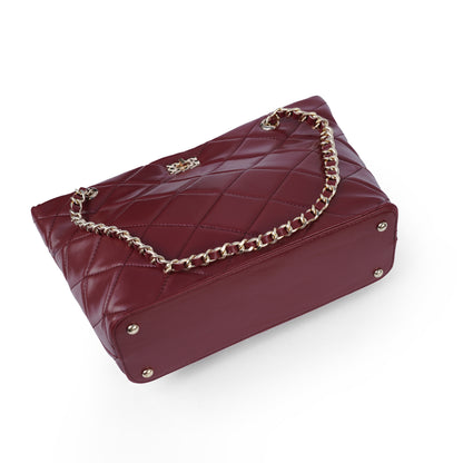 Maroon chain tote – base with metal feet and chain close-up