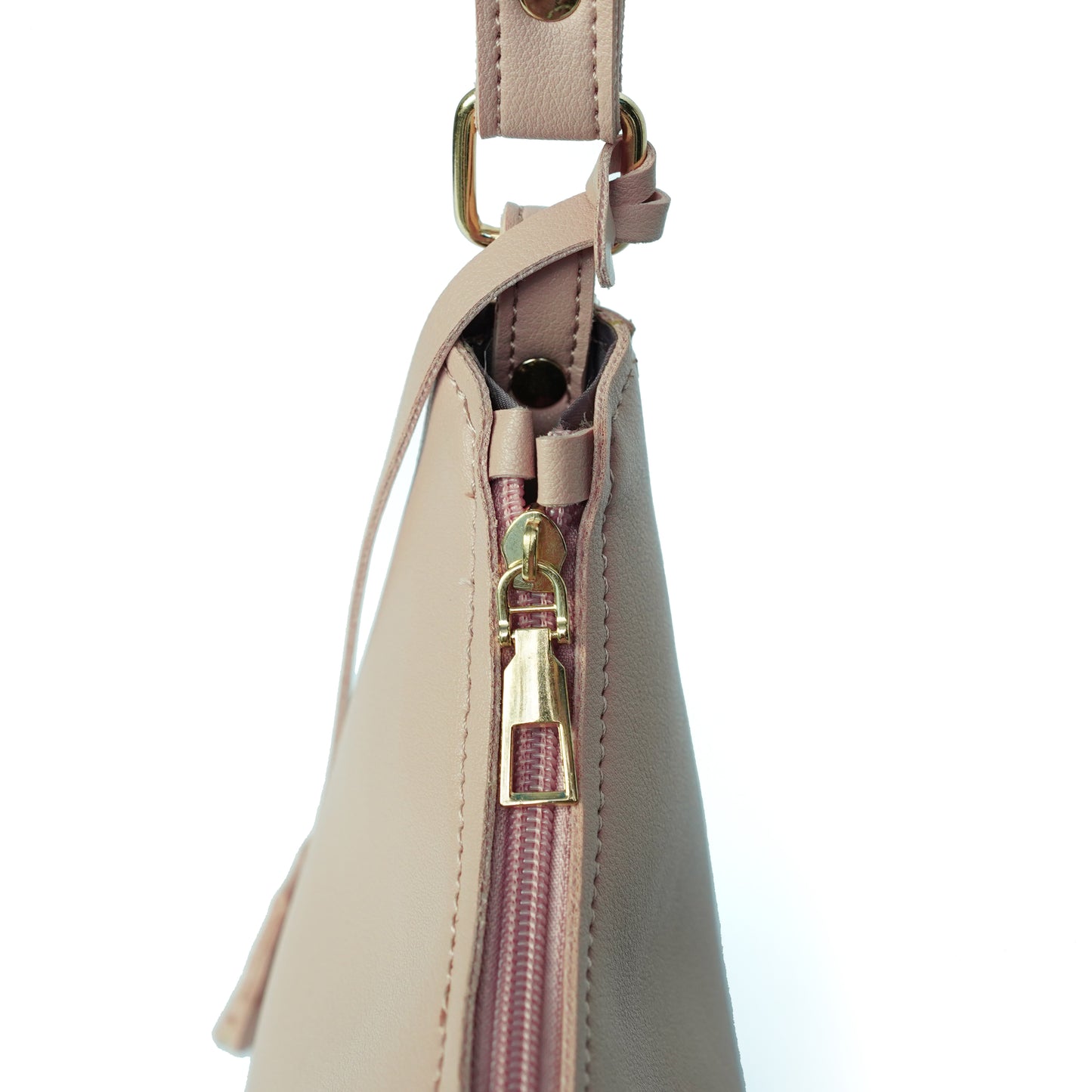 Zipper detail of pink faux leather shoulder bag