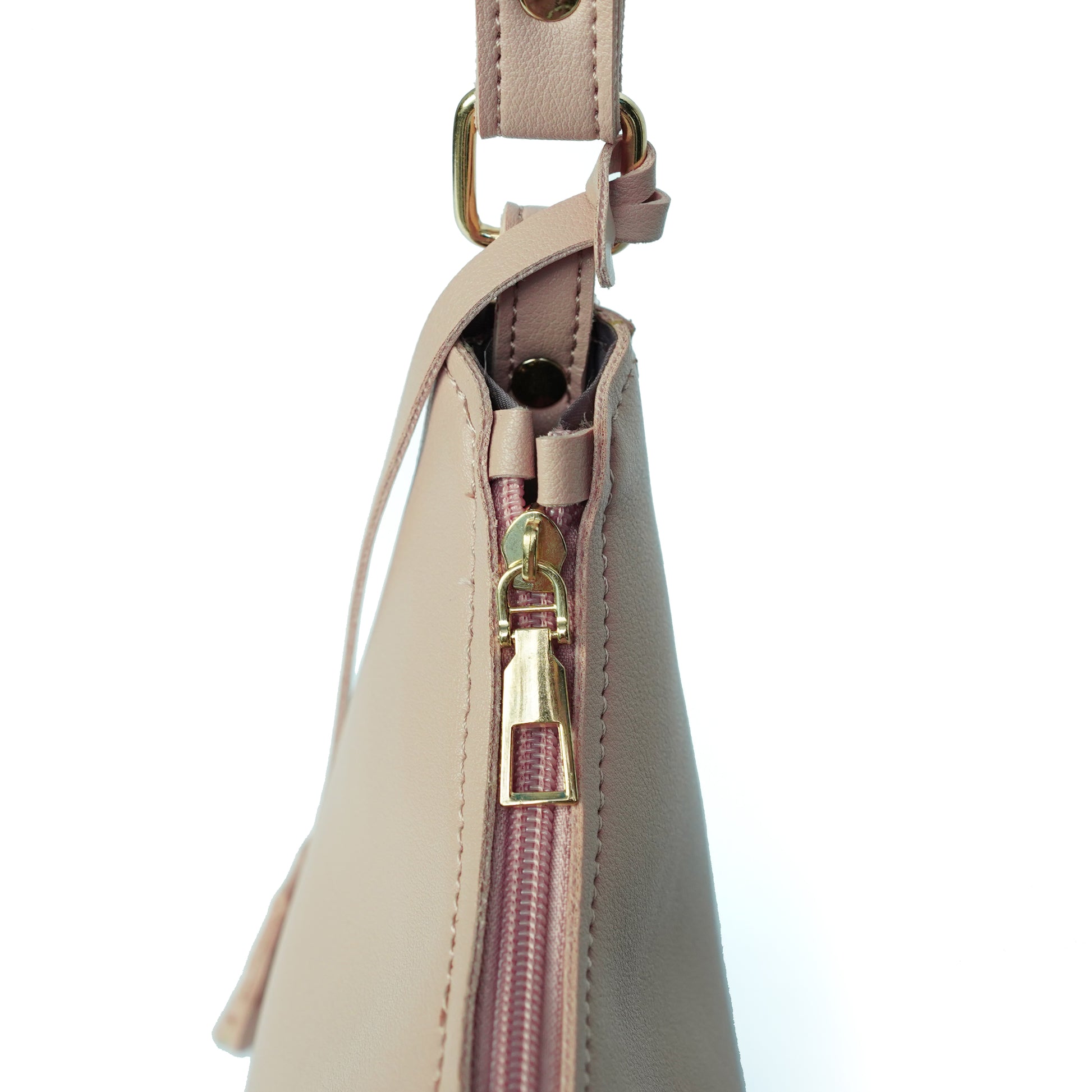 Zipper detail of pink faux leather shoulder bag